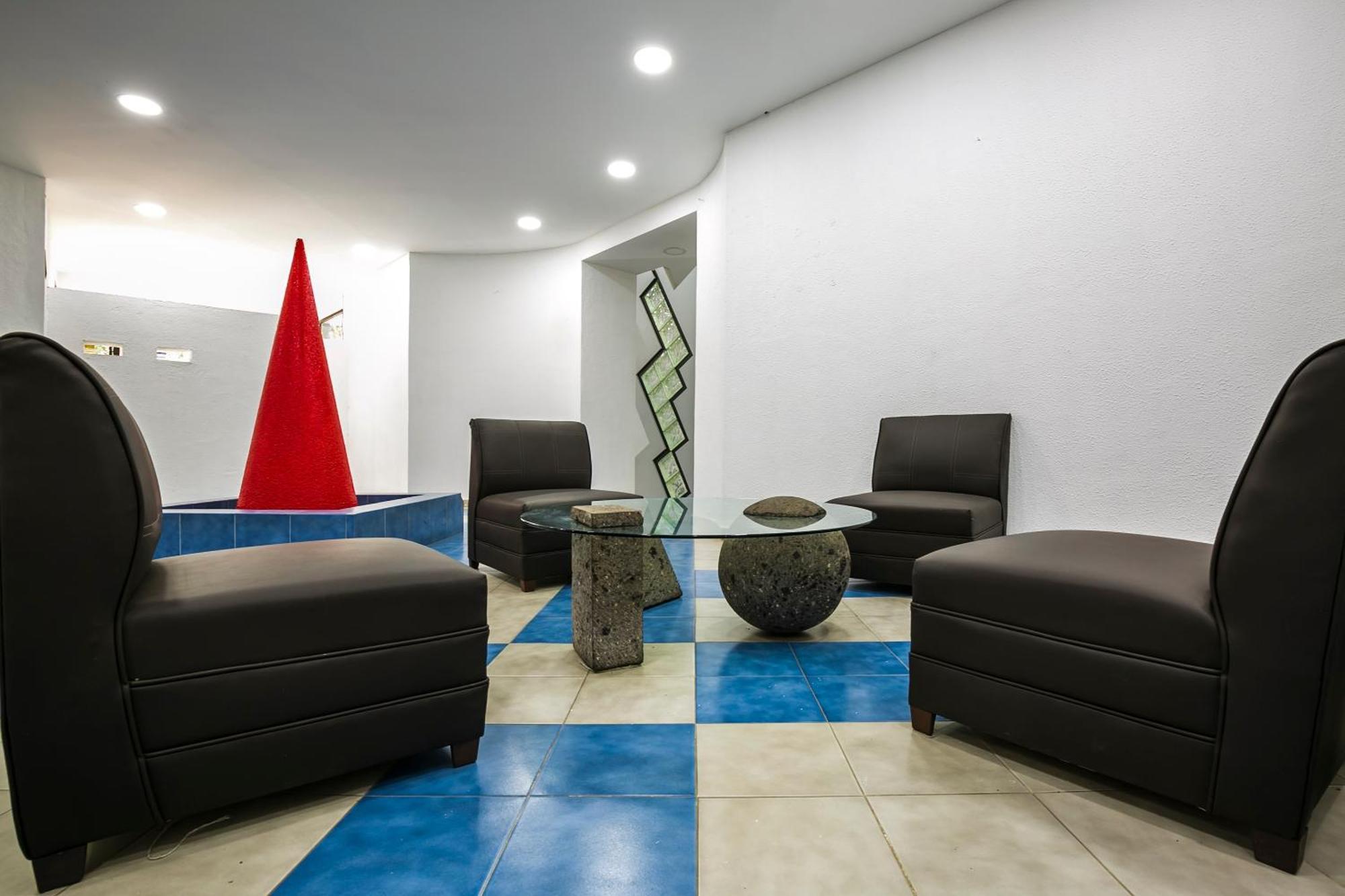 Capital O Hotel Casa Blanca, Морелия Экстерьер фото