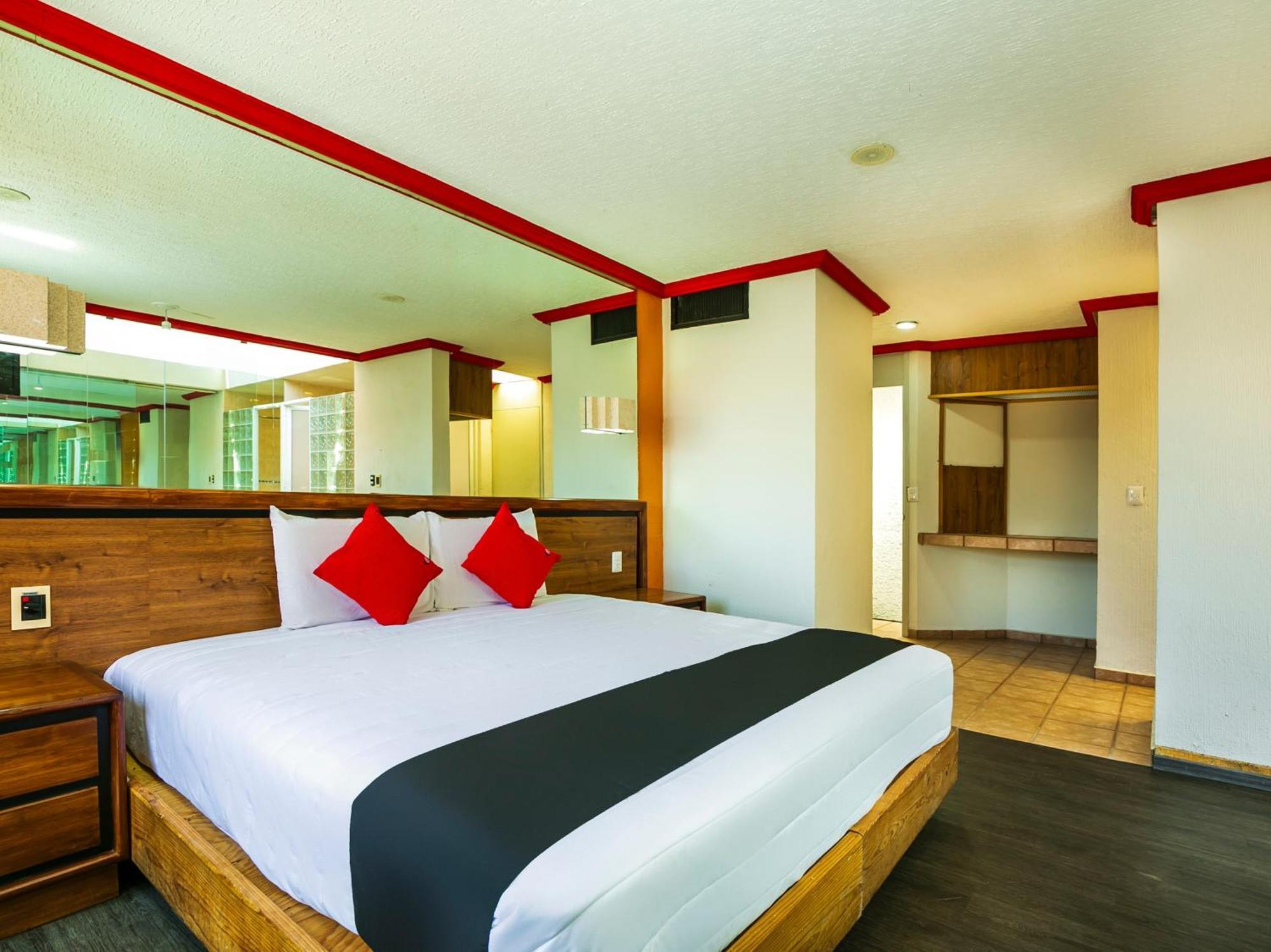 Capital O Hotel Casa Blanca, Морелия Экстерьер фото